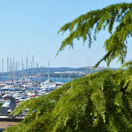 Alba Maris - Center Lägenhet Biograd Na Moru